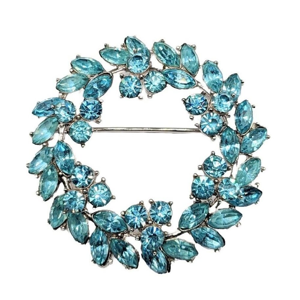 Vintage Crown Trifari Aqua Blue Rhinestone Wreath Open Circle Pin Brooch